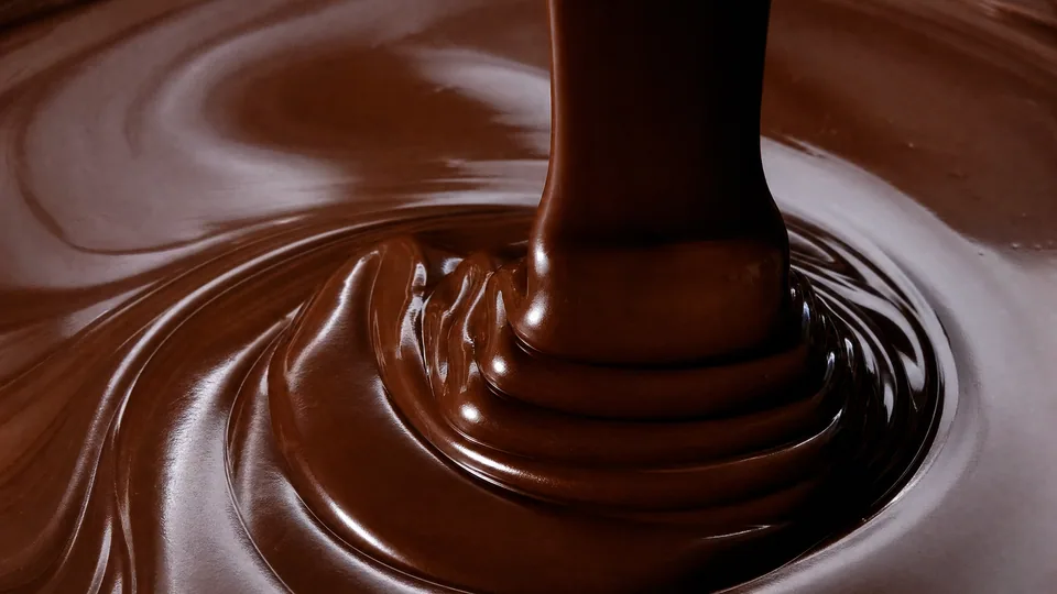 Flowing dark chocolate